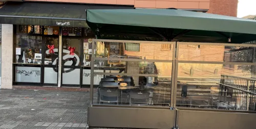 Bar Ordunte, fachada y terraza.