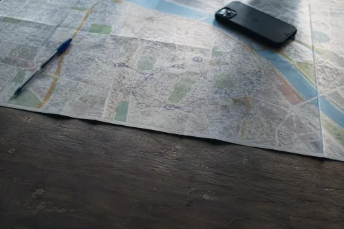 El barrio, sobre la mesa. Quien busca cerca de mí, busca esto.